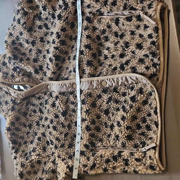 Fabletics Tan And Black Cheetah Tahoe Teddy Jacket Size XS - Picture 8 of 8
